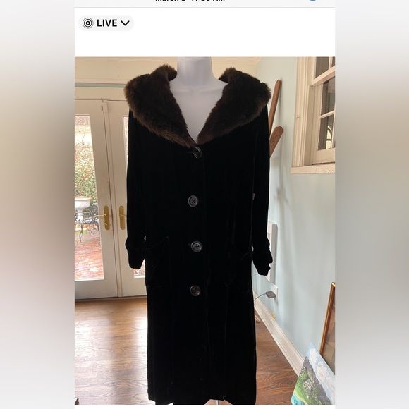 Velvet long duster with fur collar. Large buttons. Beautiful! - Picture 5 of 6